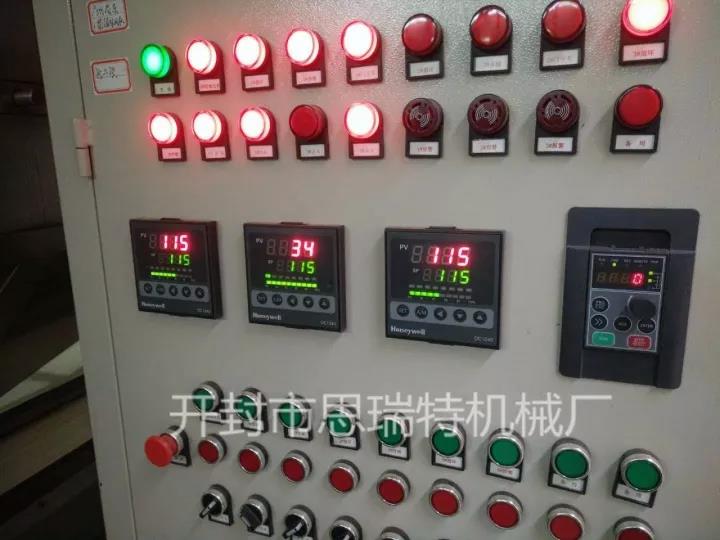 间歇式热风循环烘干机在广州投入生产2.jpg